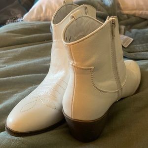 Rampage White Short Cowboy Boot